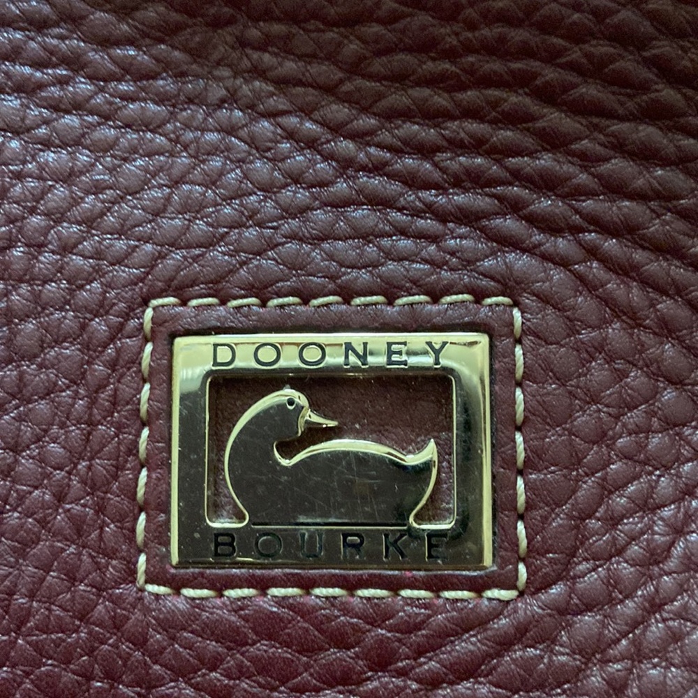 Large Dooney and Bourke maroon shoulder bag - Picture 3 of 4